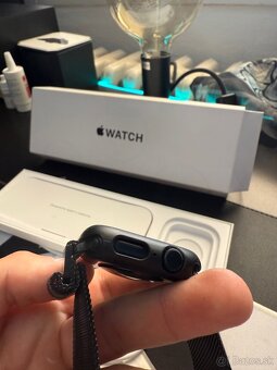 Apple Watch SE 2023 44mm, zdravie batérie 99% - 5