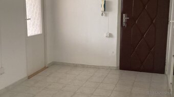 Priestranný 2-izbový byt ako ideálna investičná príležitos - 5