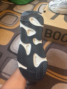Yeezy Boost 700 V2 Static EU45 1/3 - 5