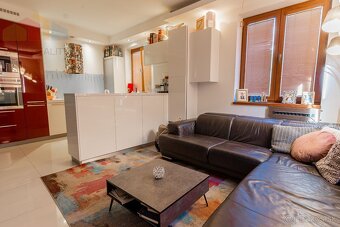 Na predaj krásny 3-izbový rodinný dom, 249 m², Vajnory - 5