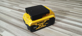 Držiak batérie Dewalt XR 18V model 3. - 5