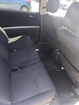 Toyota Corolla Verso - 5
