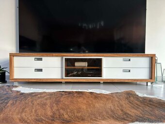 Skrinka pod TV - 5