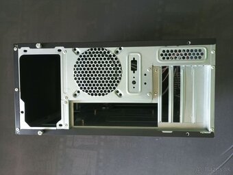 PC skrinka s psu - 5
