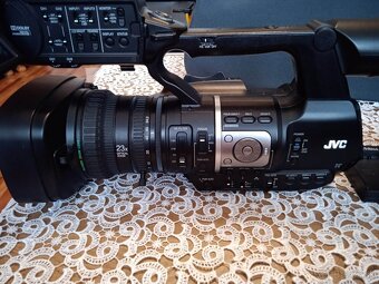 predam Videokameru JVC, GY hm 600 - 5