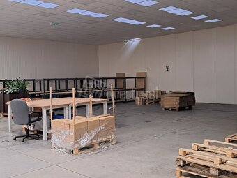 Prenájom skladu 615,43m2 + kancelárie, soc zázemie 48,… - 5