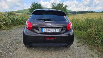 Peugeot 208 1,4 eHDi - 5
