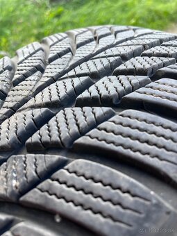 Predám ZÁNOVNÉ  zimné pneumatiky BRIDGESTONE 215/55 R17 - 5
