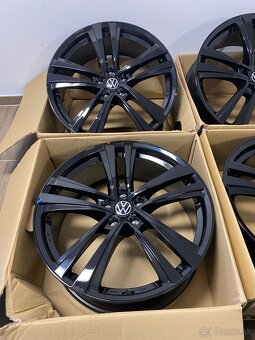 5x112 R20 Black - 5