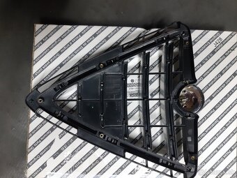 Predám prednú masku na alfa romeo giulietta.originál - 5