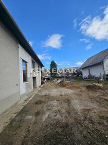 Na predaj rodinný dom v rekonštrukcii, v obci Pohronská P... - 5