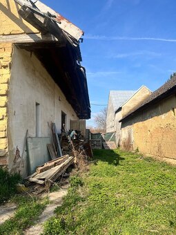 PREDAJ veľký pozemok so starším domom - Ostrov - 5