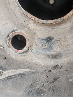 Prodám disky i s pneu 215/55/17 zimní - 5