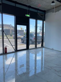 Prenájom nadštandardných obchodných priestorov s parkovaním - 5