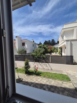 Chorvátsko, apartmán s garážou, terasou 50 metrov od mora. - 5