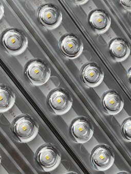 LED 120cm svietidlá stropné lineárne 70W príkon šošovkové - 5