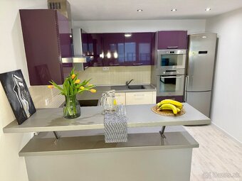 Na predaj priestranný 2 izbový byt v Ružinove s parkovaním - 5