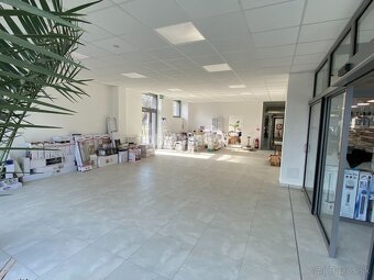 Na prenájom  pekný obchodný priestor o rozlohe 110 m2 v Rima - 5