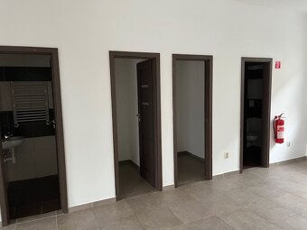 Prenájom priestorov v polyfunkčnom objekte v Snine - 5