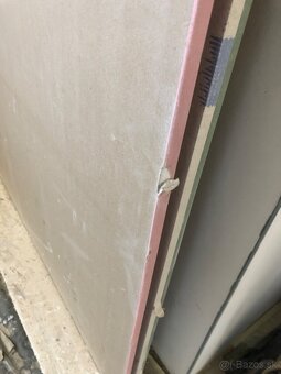 4 kusy sádrokartón ,paroizolacna fólia - 5