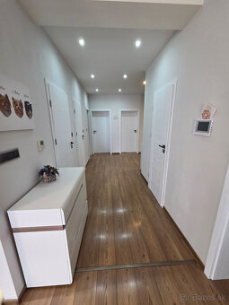 Šarišské Bohdanovce, rodinný dom s bazénom, 1000m2 pozemok - 5