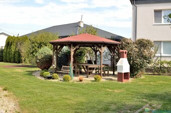 Rezervované, Rodinný dom so záhradou, 8 izieb, 1013 m2, Dvor - 5