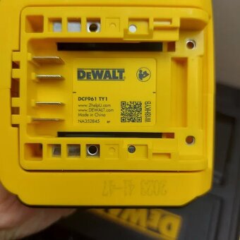 Nový Aku rázový utahovák Dewalt DCF961NT - 5