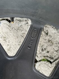 Predám org.elektrón Range Rover aj s gumov mierne oškretý. - 5