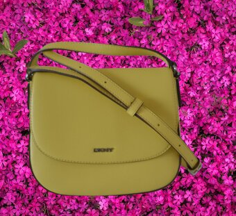 DKNY crossbody kožená kabelka - 5