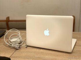 Starší Apple Macbook 2009 late - Funkčný - 5