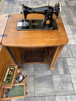 Historický šijací stroj Singer 15K88 s originálnym st - 5