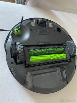 Robotický vysávač iRobot Roomba j7 - 5
