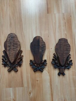 Predám ručne vyrezávané podložky pod trofeje - 5