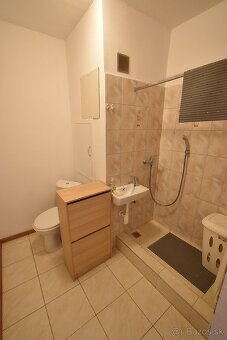 Malacky: priestranný 1-izbový byt - 5