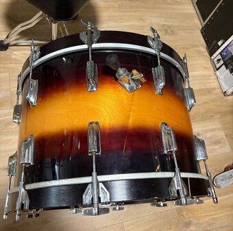 Tama Superstar Sunburst bass drum 22x14 - 5