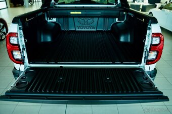 Toyota Hilux DC 2.8 I D-4D Invincible Sport 4x4 A/T - 5