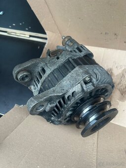 Predám alternátor na Pajero V80 - 5