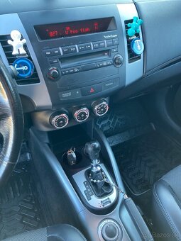 Mitsubishi Outlander 2.2 DI-D 4x4 7 Miestne Automat 156 k - 5