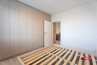 Moderný 3 izbový byt s dvoma balkónmi a klimatizáciou - 5