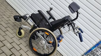 invalidny vozík 51cm s elektrickým pohonom pre asistenta - 5