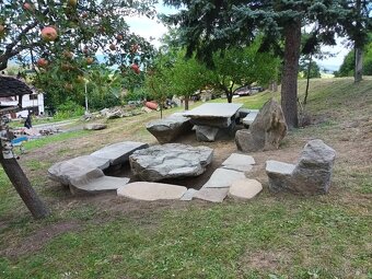 Sedačka zo skaly - 5