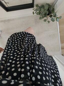 Mini šaty s opaskom - 5