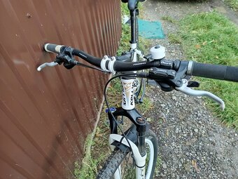 Predám horský bicykel Kellys Magnus - 5