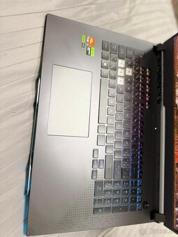 ASUS ROG STRIX G17 - 5