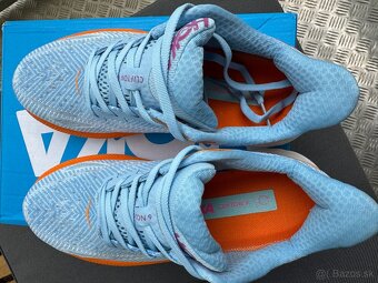 Hoka Clifton 9 - 39 1/3 - 5