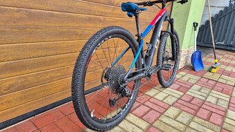 Carbonovy horský bicykel značky CUBE - 5