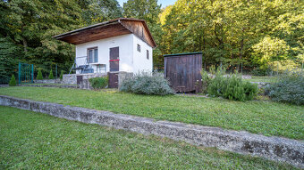 2 pozemky pri lese a krásnym výhľadom v lukratívnej časti Br - 5