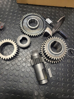 v ponuke zetor na náhradné diely - 5