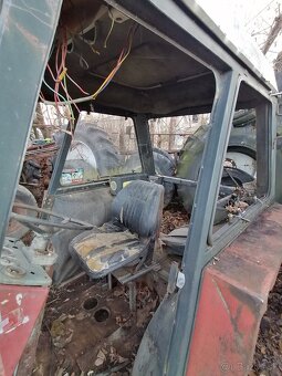 Predám kabínu na traktor zetor crystal - 5