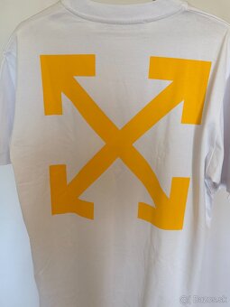 OFF-WHITE Arrow Caravaggio St Fran tričko - 5